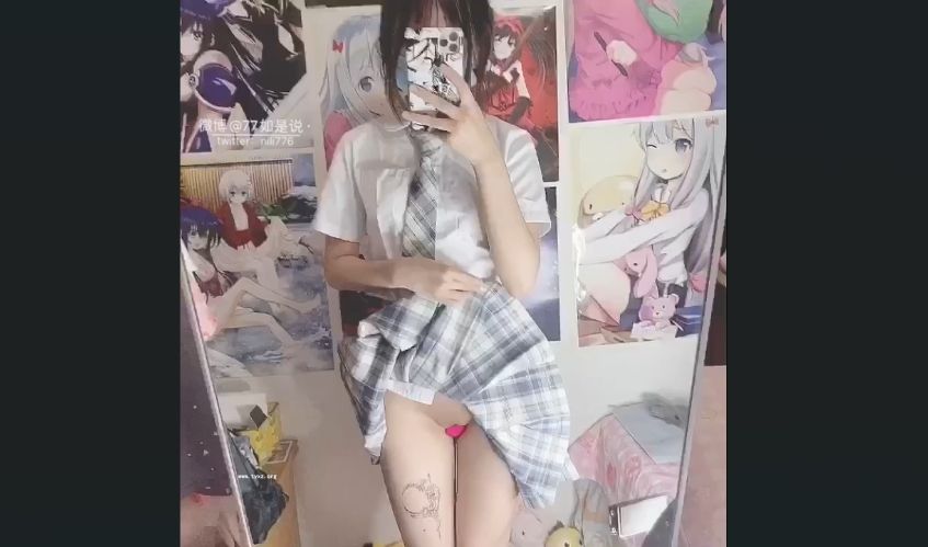 可爱贫乳少女 77 学校里清纯的二次元美少女，背地里超级反差性瘾超大，骑乘透明大号阳具诱惑私拍，白虎嫩穴吞吐到底淫水四溅，高潮颤抖小母狗眼神勾人。