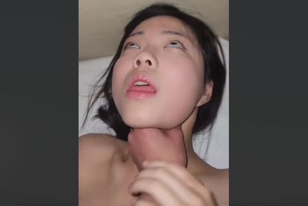 颜值骚货被捆绑起来打桩，操的直翻白眼，被射了一脸