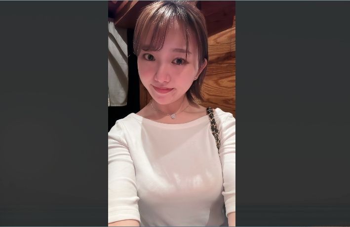 大奶小日子少妇笑的好开心，皮肤真不错，白里透红，奶子相当饱满，微笑面对镜头乖乖被干。