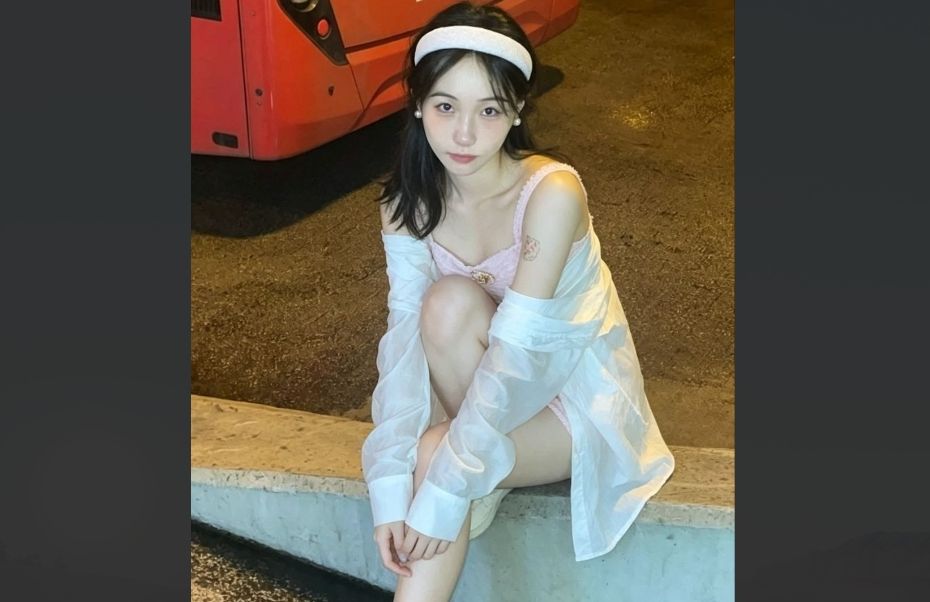 苗条淑女校花跟富二代私拍露脸口交后自己骑上去被大屌抽插到眼神迷离，超级反差