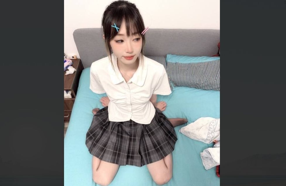 极品身材清纯甜美学生妹反差婊挺拔圆润美乳，露脸深喉口交骑乘啪啪高潮呻吟太顶了