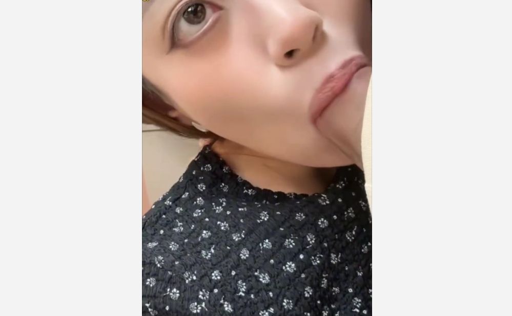 气质人妻配合度极高自己拉开白衬衫露乳，主动摆姿势口交吞吐