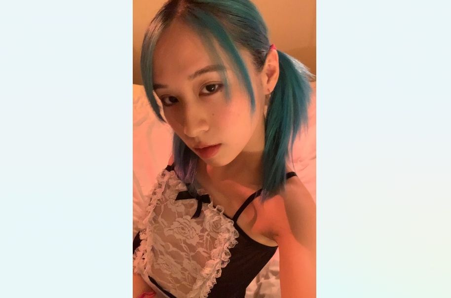 高颜【yuuko】跟炮友在床上干，她光穴水多，被操红了