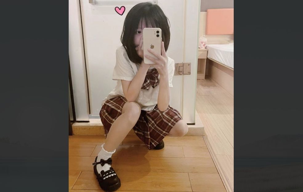东莞高中萝莉妹子假期去见网恋对象被上垒 又紧又嫩 酮体粉嫩 爱不释手啪啪视频福利